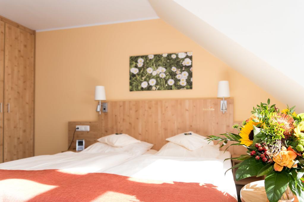 Hotel Und Landgasthof Zum Bockshahn Spessart  Exterior photo