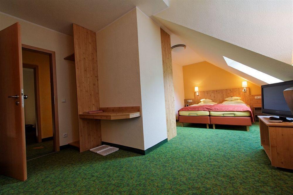 Hotel Und Landgasthof Zum Bockshahn Spessart  Exterior photo