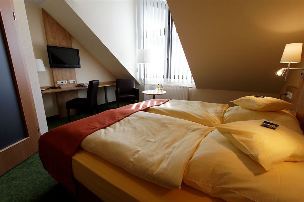 Hotel Und Landgasthof Zum Bockshahn Spessart  Exterior photo