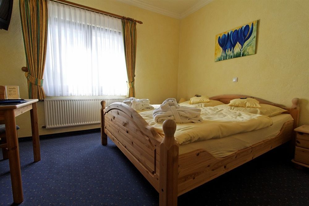 Hotel Und Landgasthof Zum Bockshahn Spessart  Exterior photo