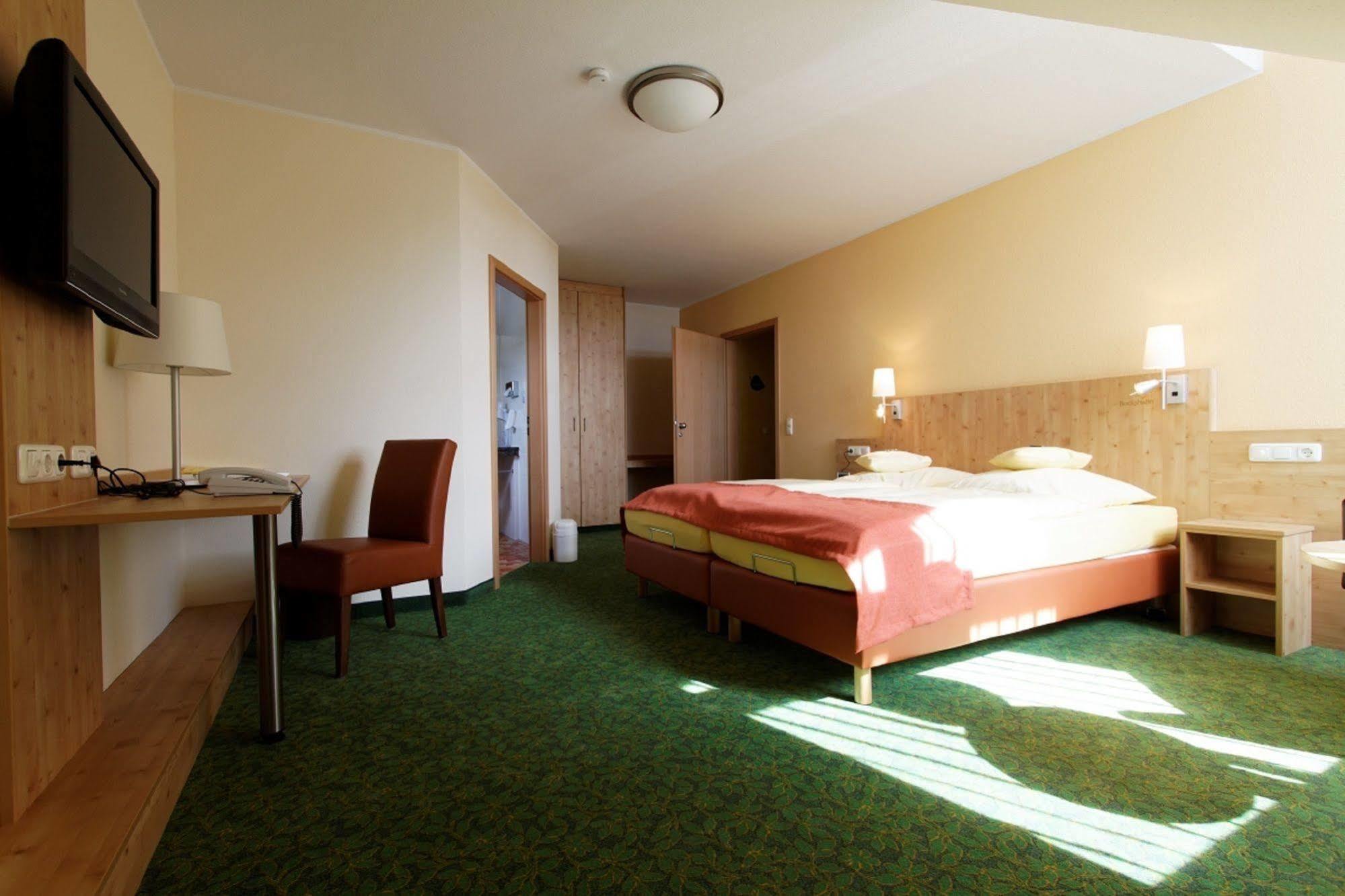 Hotel Und Landgasthof Zum Bockshahn Spessart  Exterior photo